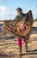 Load image into Gallery viewer, Cervo Shawl
