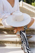 Load image into Gallery viewer, Miro Off White
