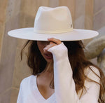 Load image into Gallery viewer, Miro Off White
